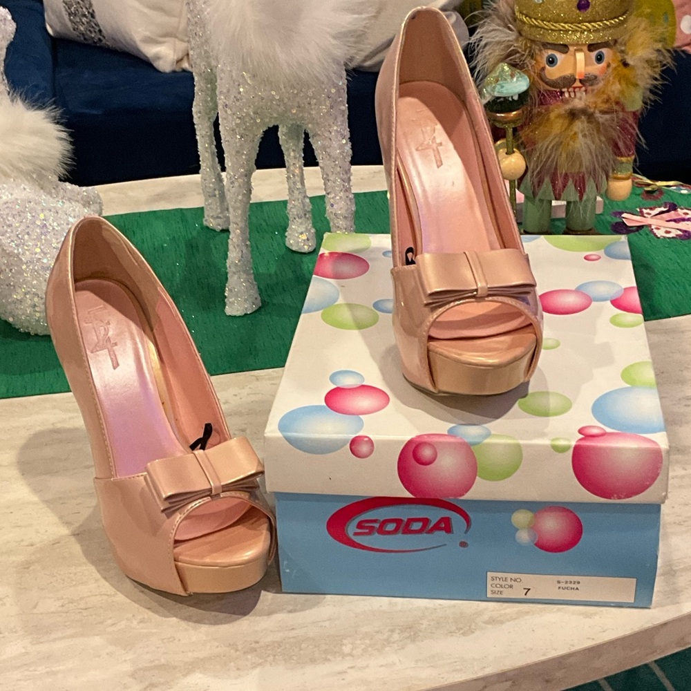 Women's Bow Peep Toe Heels - Cream